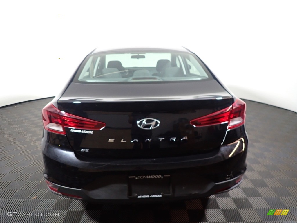 2019 Elantra SE - Phantom Black / Black photo #8