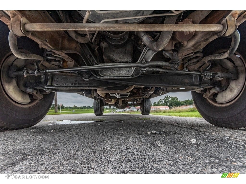 1997 Ford F250 XLT Regular Cab Undercarriage Photo #139203060