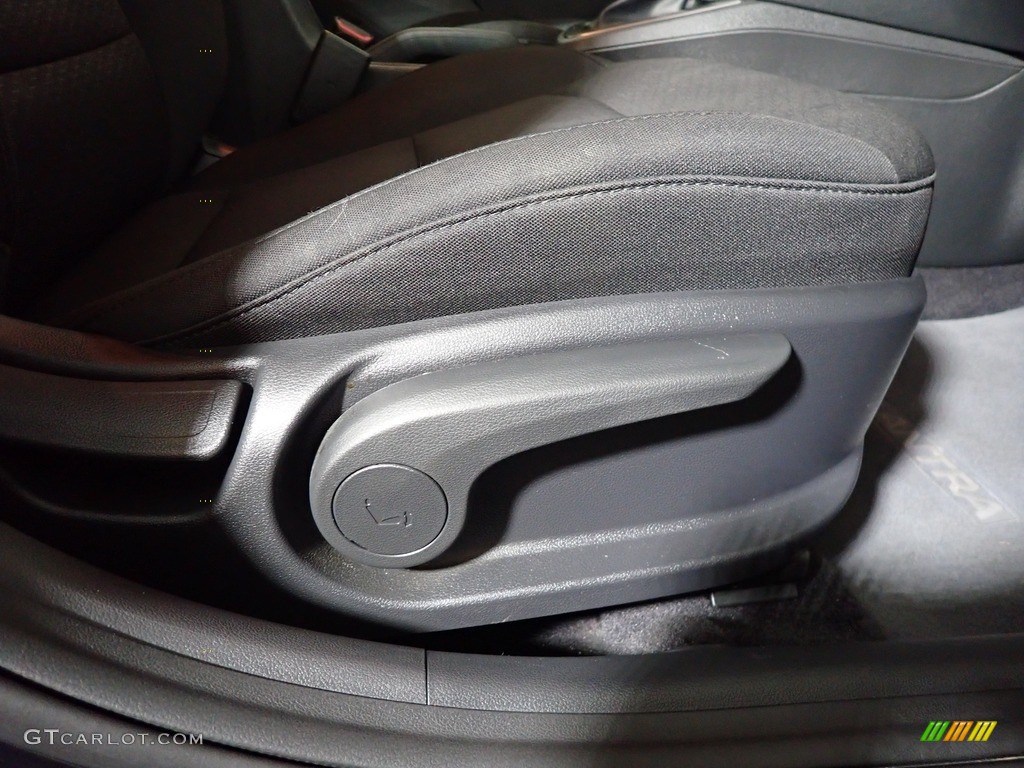 2019 Elantra SE - Phantom Black / Black photo #26