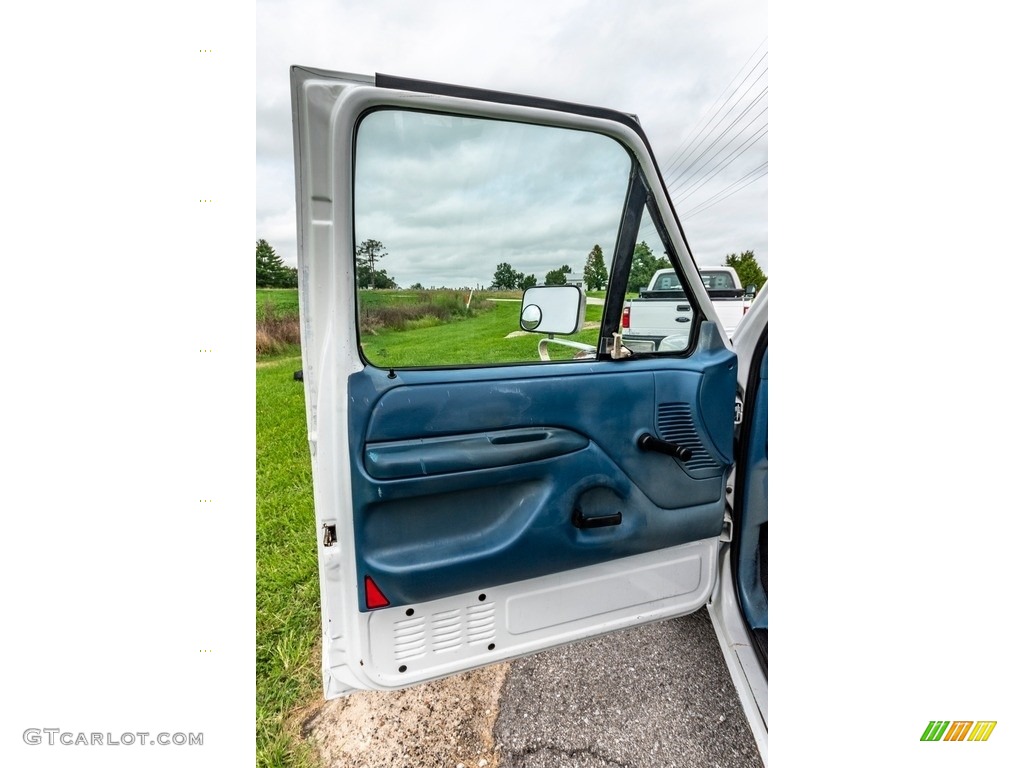 1997 F250 XLT Regular Cab - Oxford White / Blue photo #20
