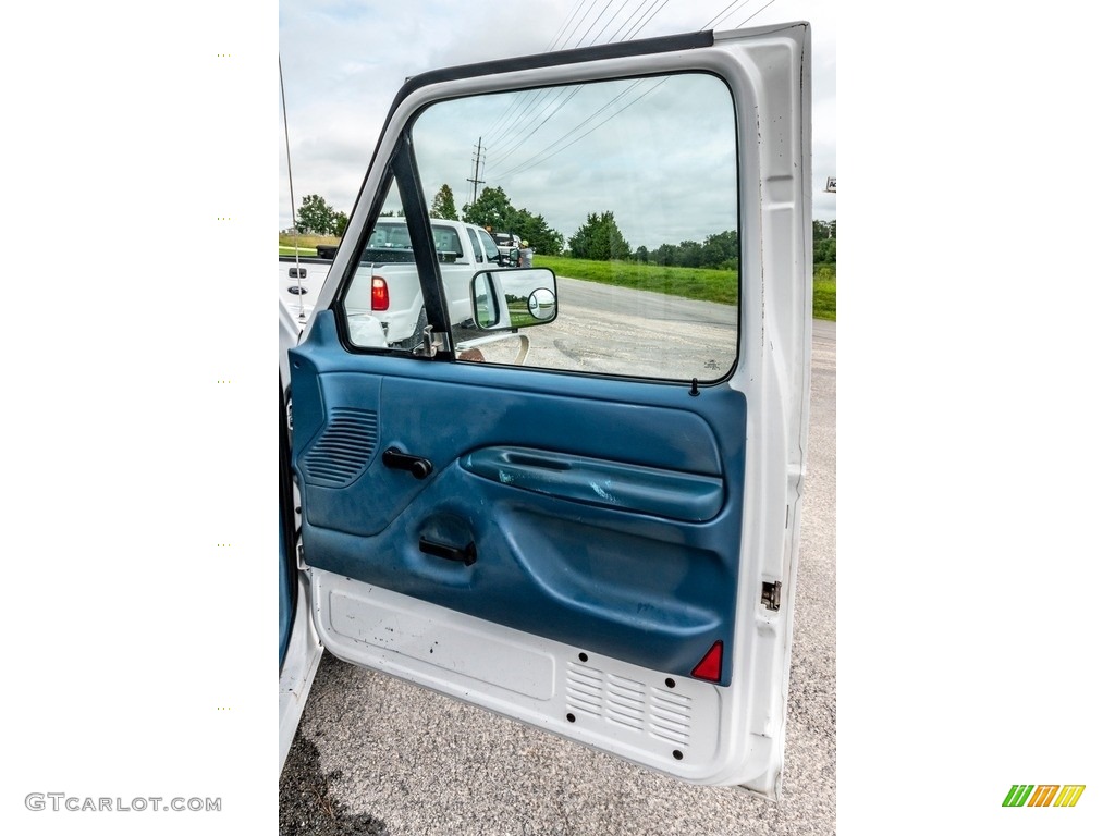 1997 F250 XLT Regular Cab - Oxford White / Blue photo #26