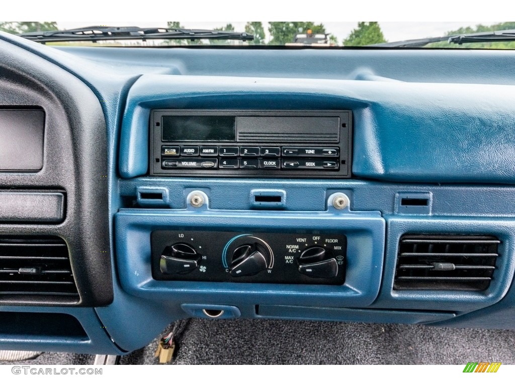 1997 Ford F250 XLT Regular Cab Blue Dashboard Photo #139203525
