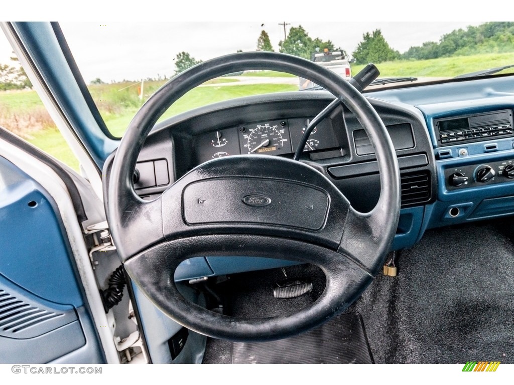 1997 F250 XLT Regular Cab - Oxford White / Blue photo #32