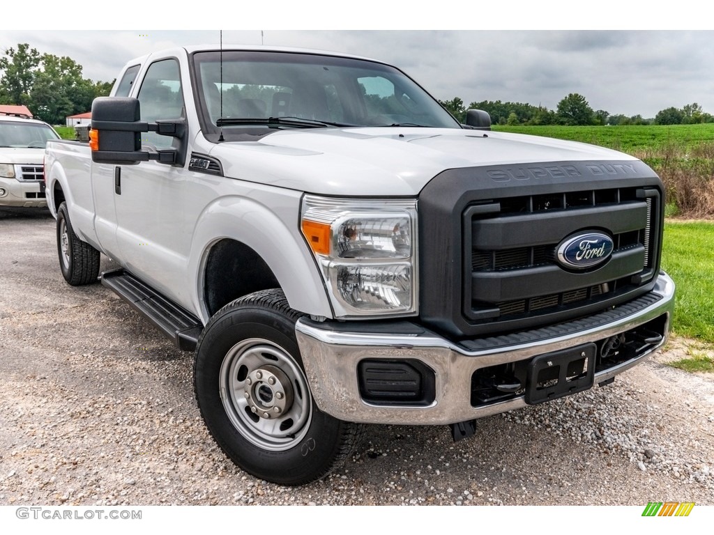 2015 F250 Super Duty XLT Super Cab 4x4 - Oxford White / Steel photo #1