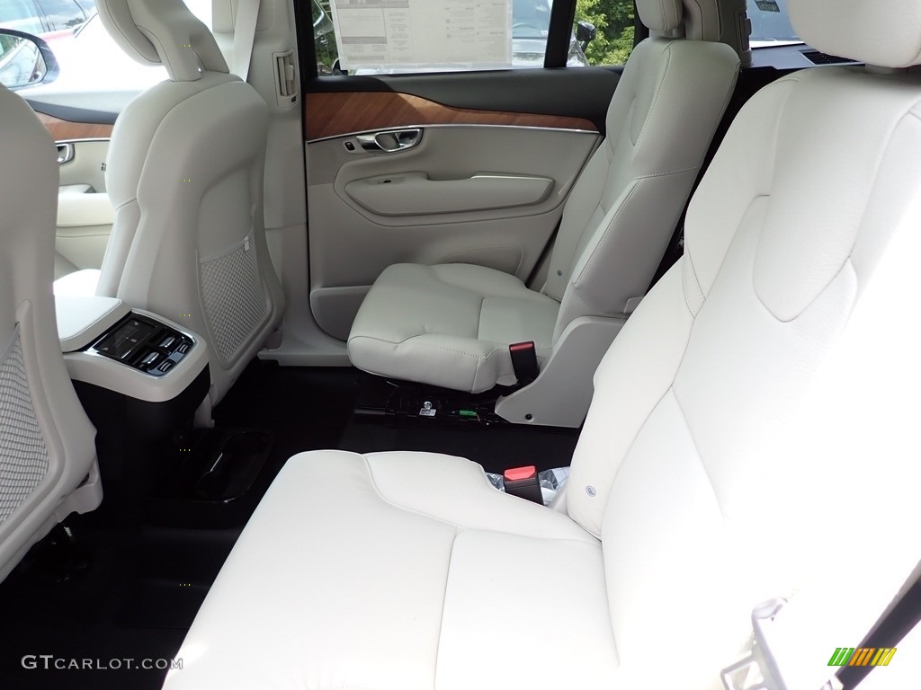 2021 Volvo XC90 T6 AWD Momentum Rear Seat Photo #139214046