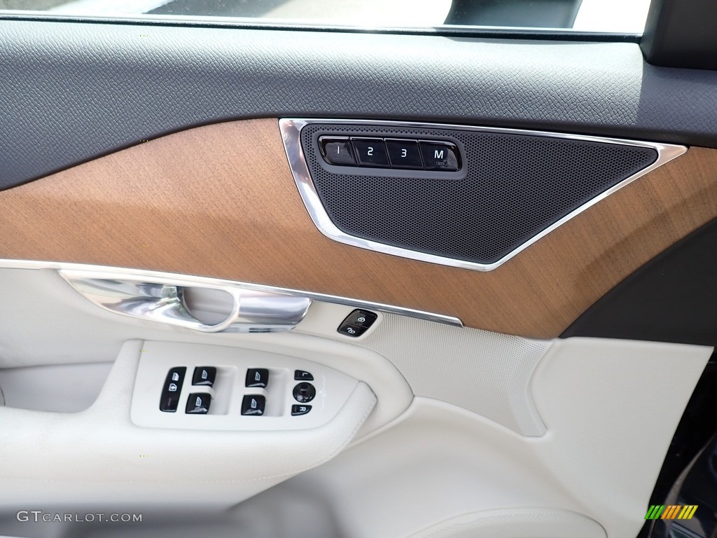 2021 Volvo XC90 T6 AWD Momentum Blonde/Charcoal Door Panel Photo #139214106