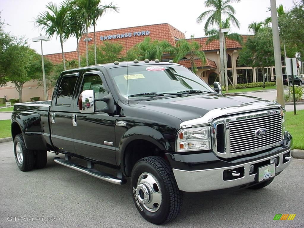 Black Ford F350 Super Duty