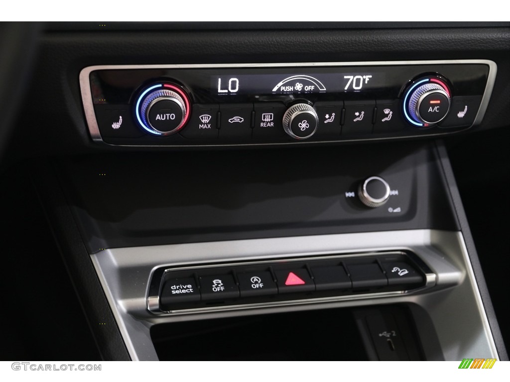 2019 Audi Q3 Premium quattro Controls Photos