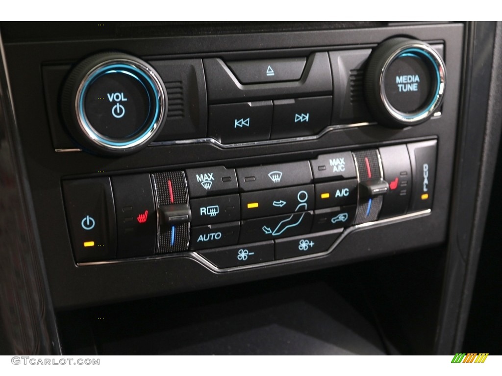 2017 Explorer XLT 4WD - Shadow Black / Ebony Black photo #16