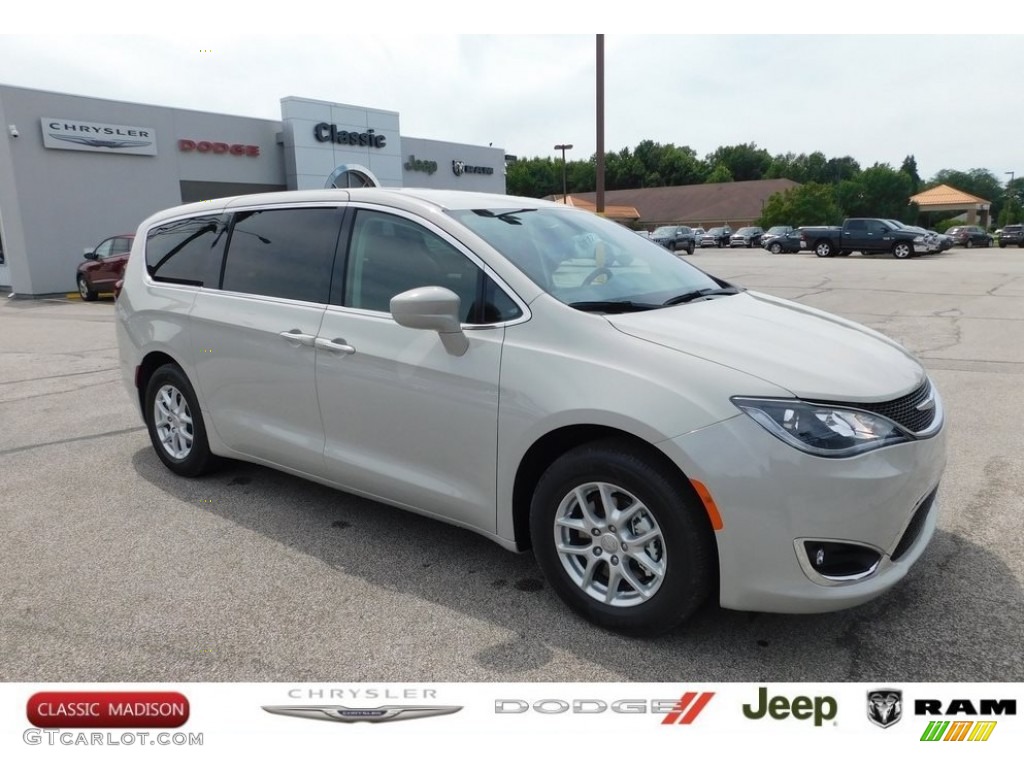 Luxury White Pearl Chrysler Pacifica