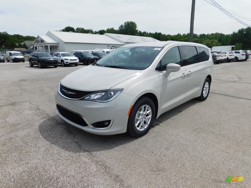 Luxury White Pearl 2020 Chrysler Pacifica Touring Exterior Photo #139228604