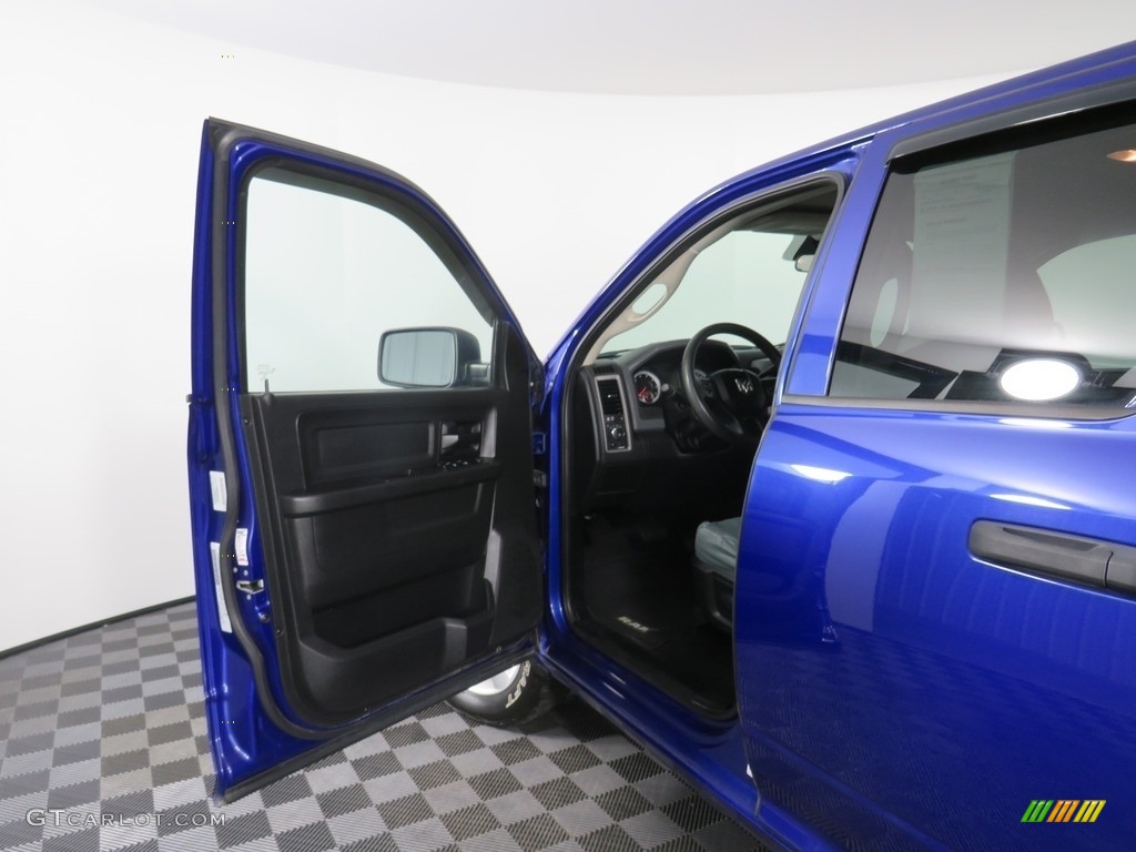 2014 1500 Express Quad Cab 4x4 - Blue Streak Pearl Coat / Black/Diesel Gray photo #28