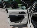 2020 Luxury White Pearl Chrysler Pacifica Touring  photo #8