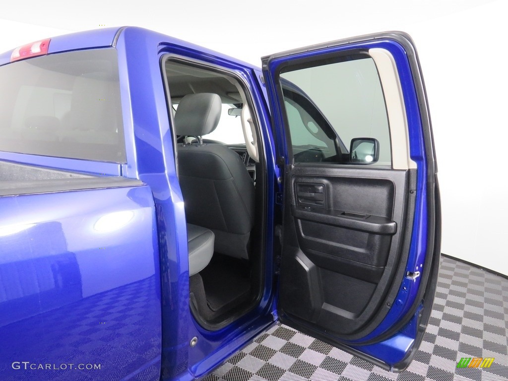 2014 1500 Express Quad Cab 4x4 - Blue Streak Pearl Coat / Black/Diesel Gray photo #34