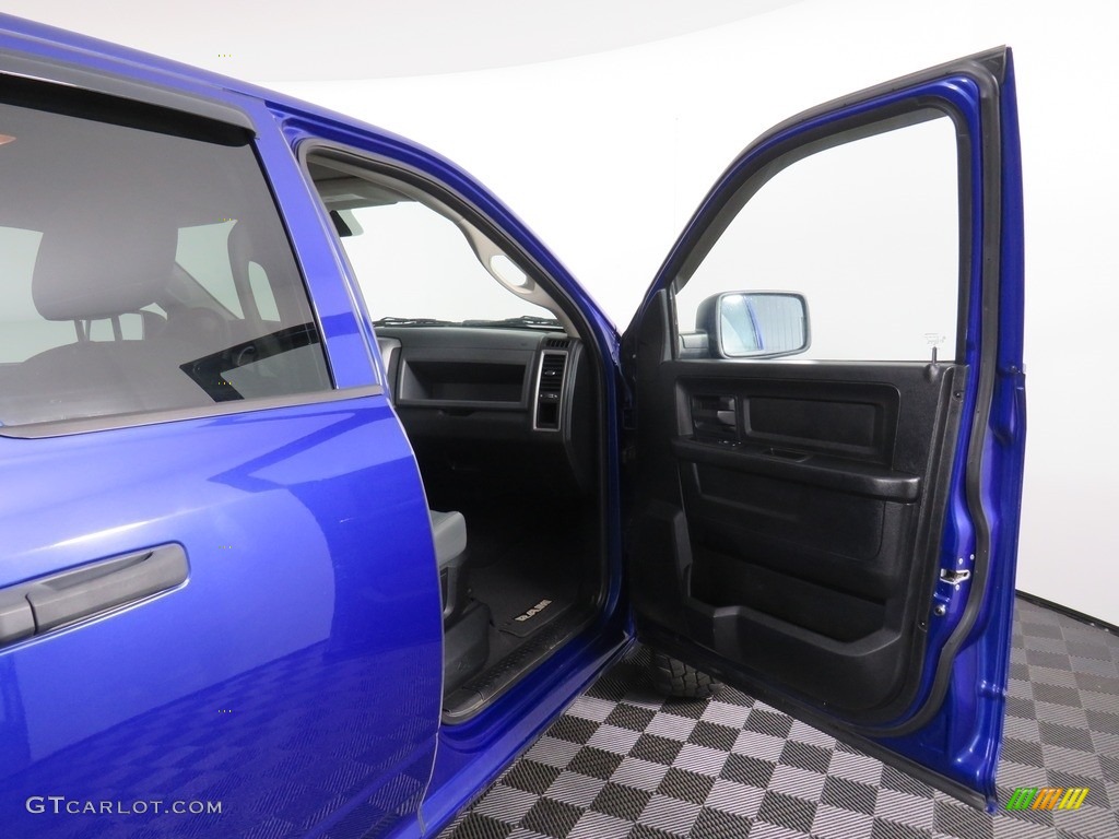 2014 1500 Express Quad Cab 4x4 - Blue Streak Pearl Coat / Black/Diesel Gray photo #36