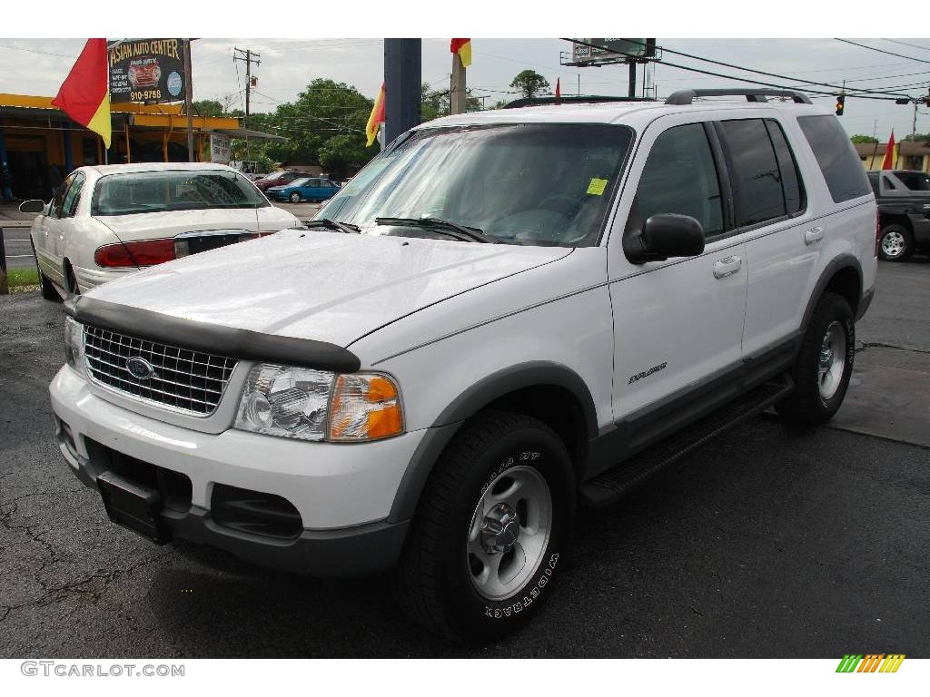 2002 Explorer XLT 4x4 - Oxford White / Graphite photo #1