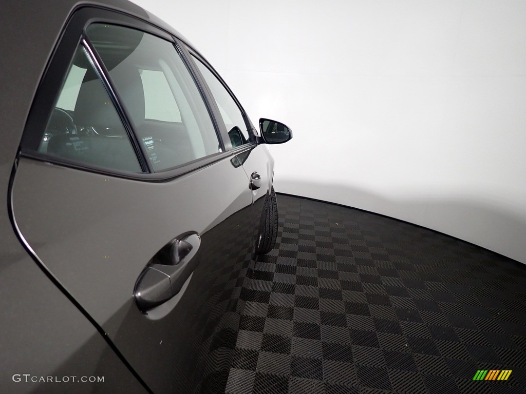 2017 Corolla LE - Falcon Gray Metallic / Black photo #8
