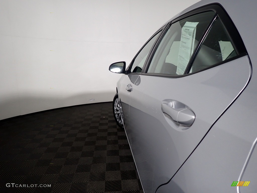 2017 Corolla LE - Classic Silver Metalic / Ash Gray photo #7