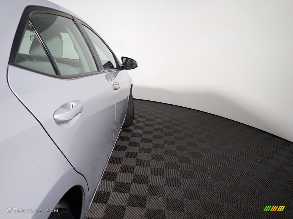 2017 Corolla LE - Classic Silver Metalic / Ash Gray photo #8