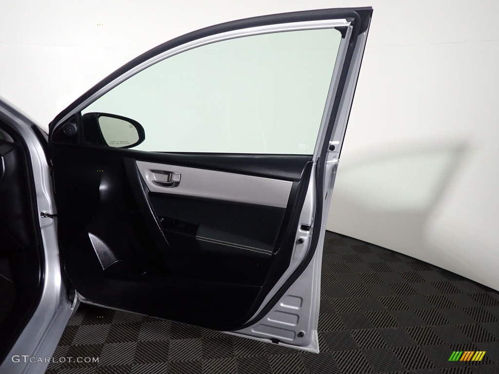 2017 Corolla LE - Classic Silver Metalic / Ash Gray photo #24