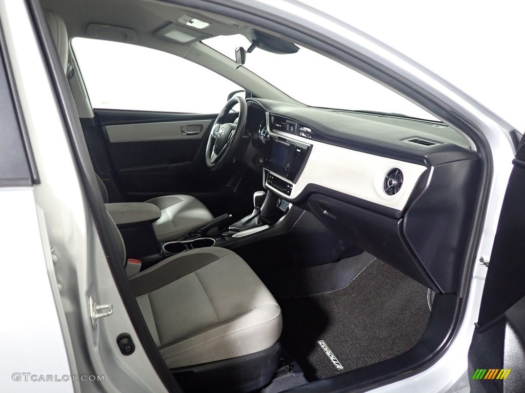 2017 Corolla LE - Classic Silver Metalic / Ash Gray photo #25