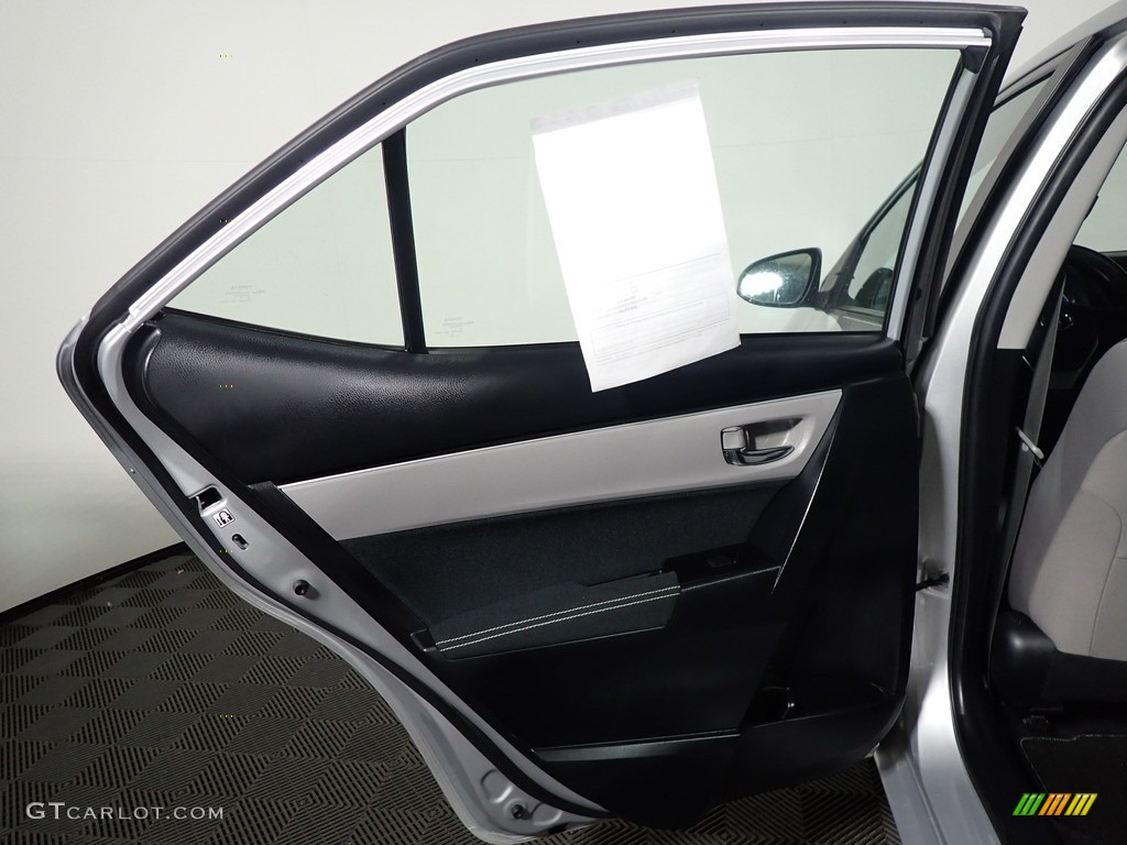 2017 Corolla LE - Classic Silver Metalic / Ash Gray photo #26