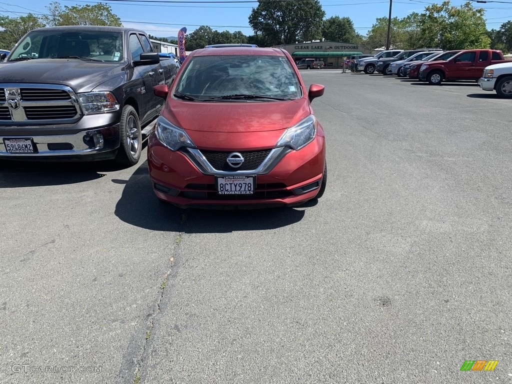 2018 Versa Note SV - Cayenne Red / Charcoal photo #1