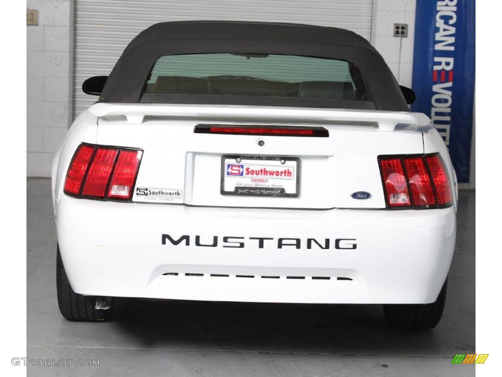 2003 Mustang V6 Convertible - Oxford White / Dark Charcoal photo #5