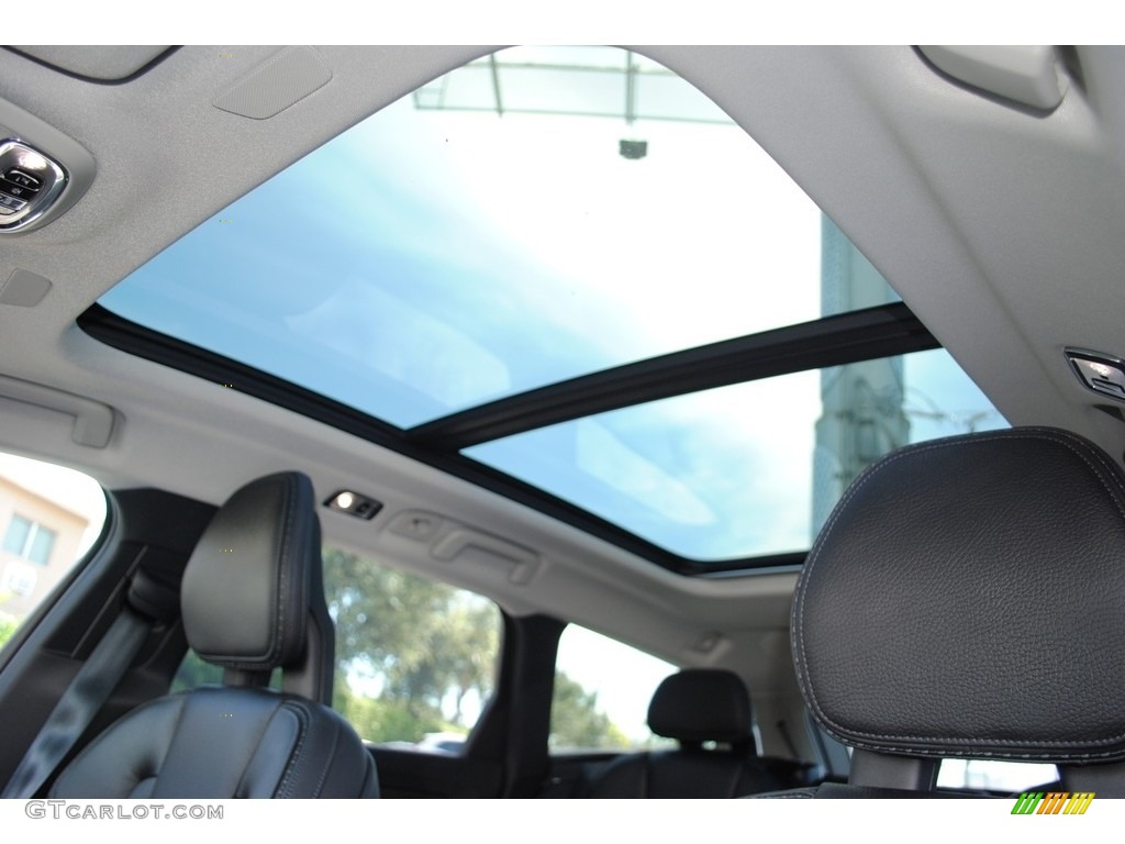 2018 Volvo V90 T6 AWD Sunroof Photos