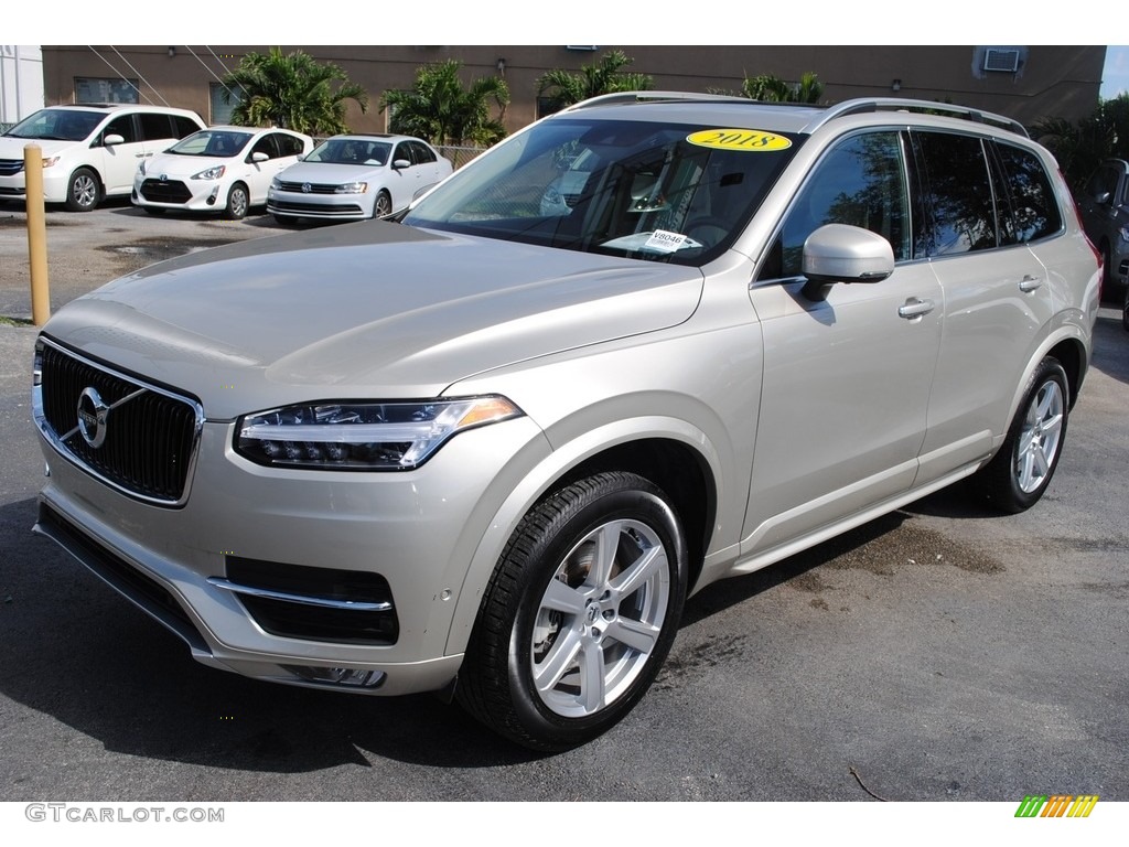 2018 Volvo XC90 T6 AWD Momentum Exterior Photos