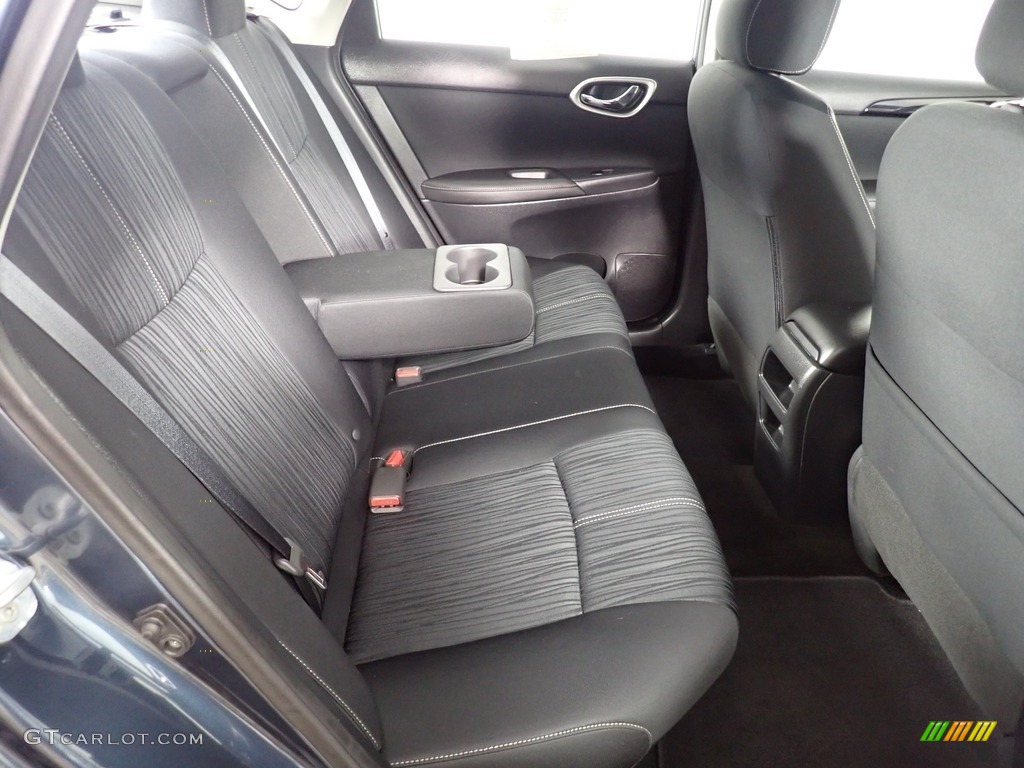 Charcoal Interior 2016 Nissan Sentra SV Photo #139268192
