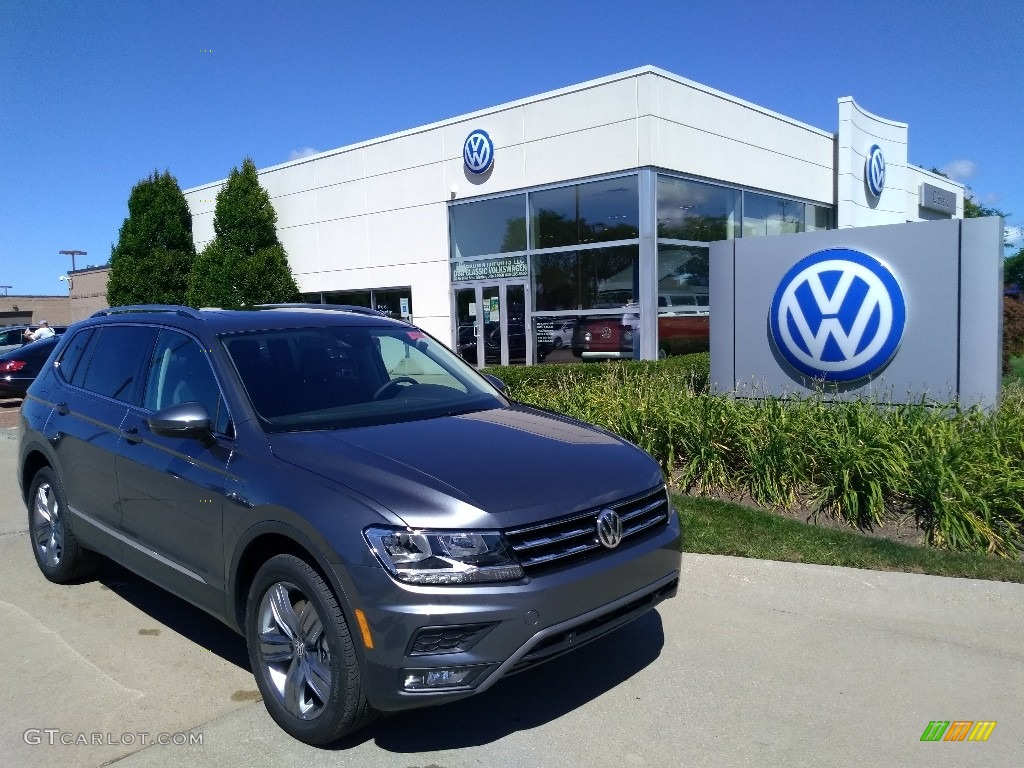 2020 Tiguan SEL 4MOTION - Platinum Gray Metallic / Titan Black photo #1