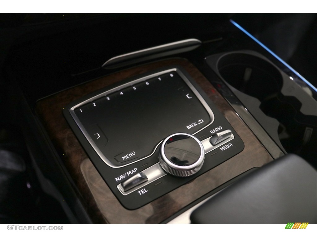 2018 Audi Q7 3.0 TFSI Prestige quattro Controls Photos