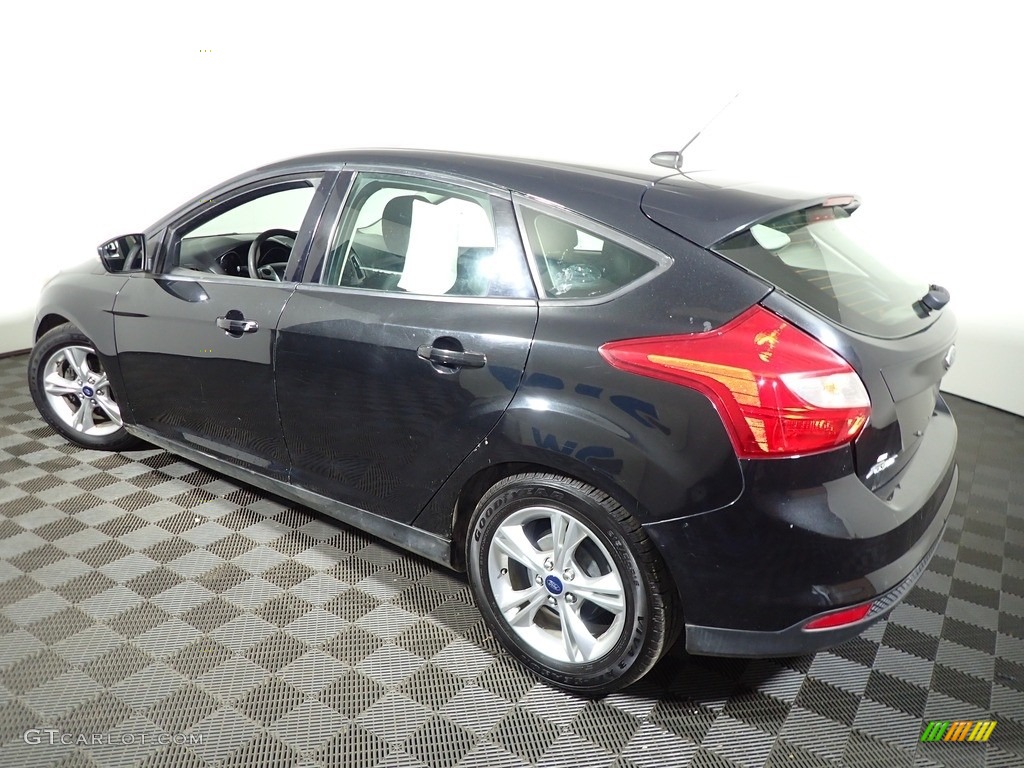 2014 Focus SE Hatchback - Tuxedo Black / Charcoal Black photo #9