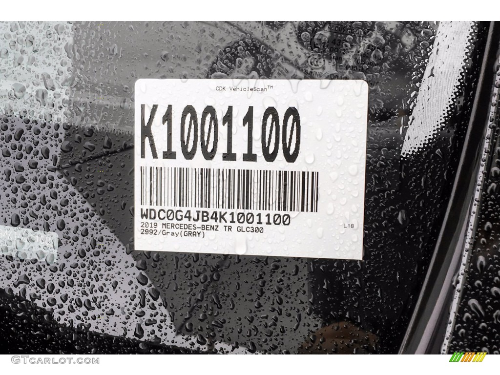 2019 GLC 300 - Selenite Grey Metallic / Black photo #11