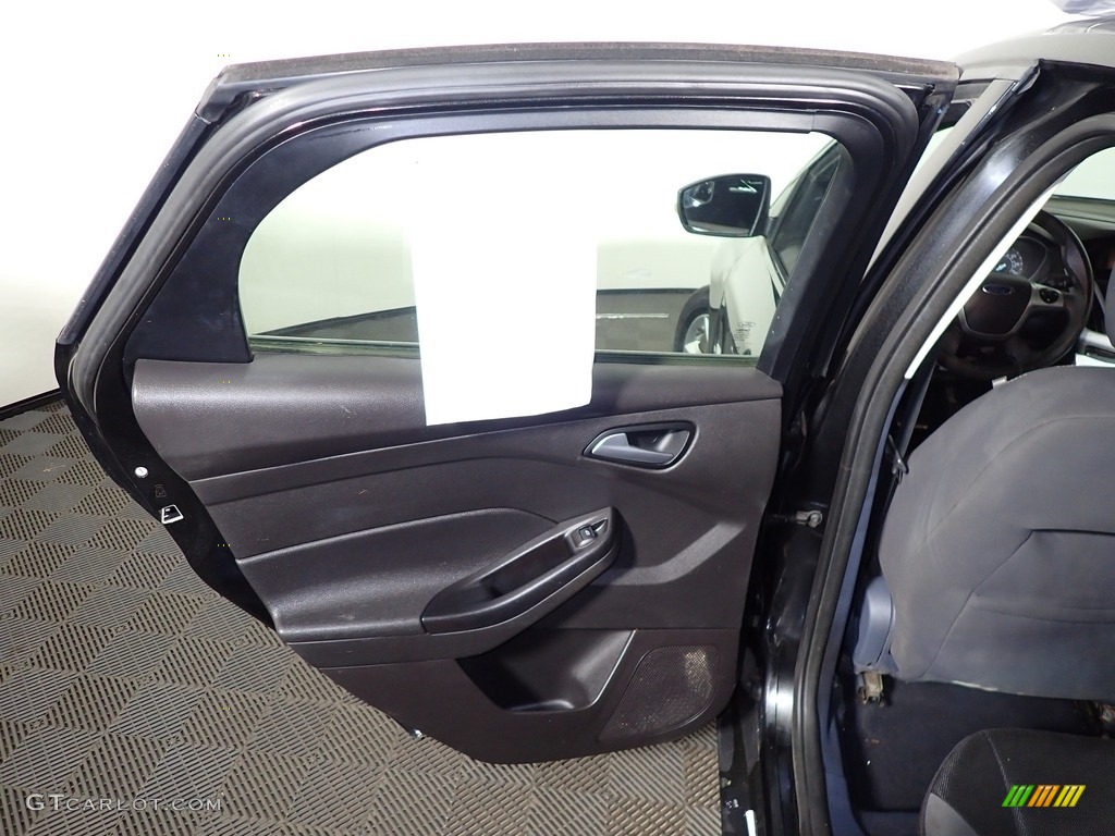 2014 Focus SE Hatchback - Tuxedo Black / Charcoal Black photo #22