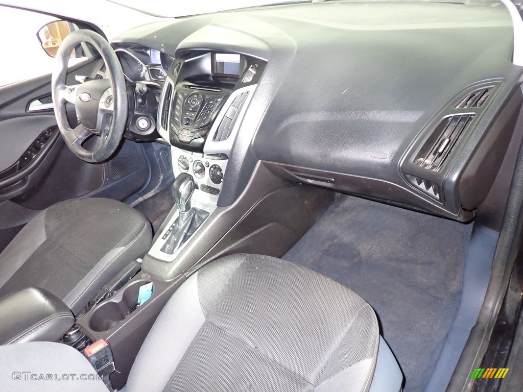 2014 Focus SE Hatchback - Tuxedo Black / Charcoal Black photo #28