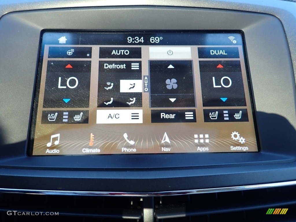 2017 Lincoln MKT Elite AWD Controls Photo #139280945