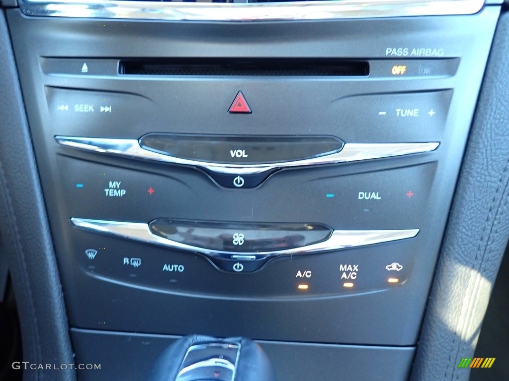 2017 Lincoln MKT Elite AWD Controls Photo #139281395