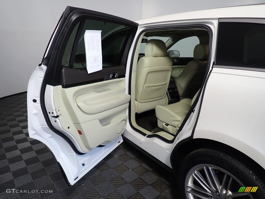 2017 Lincoln MKT Elite AWD Light Dune Door Panel Photo #139281455