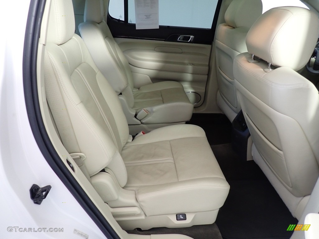 2017 Lincoln MKT Elite AWD Rear Seat Photos