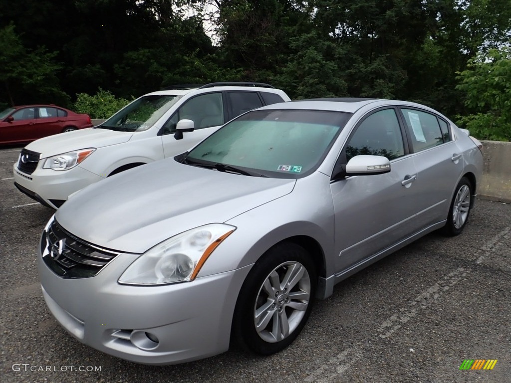 2010 Altima 3.5 SR - Radiant Silver / Charcoal photo #1