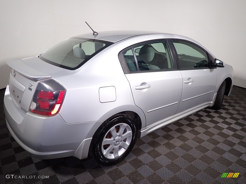 2009 Sentra 2.0 SR - Brilliant Silver / Charcoal photo #14