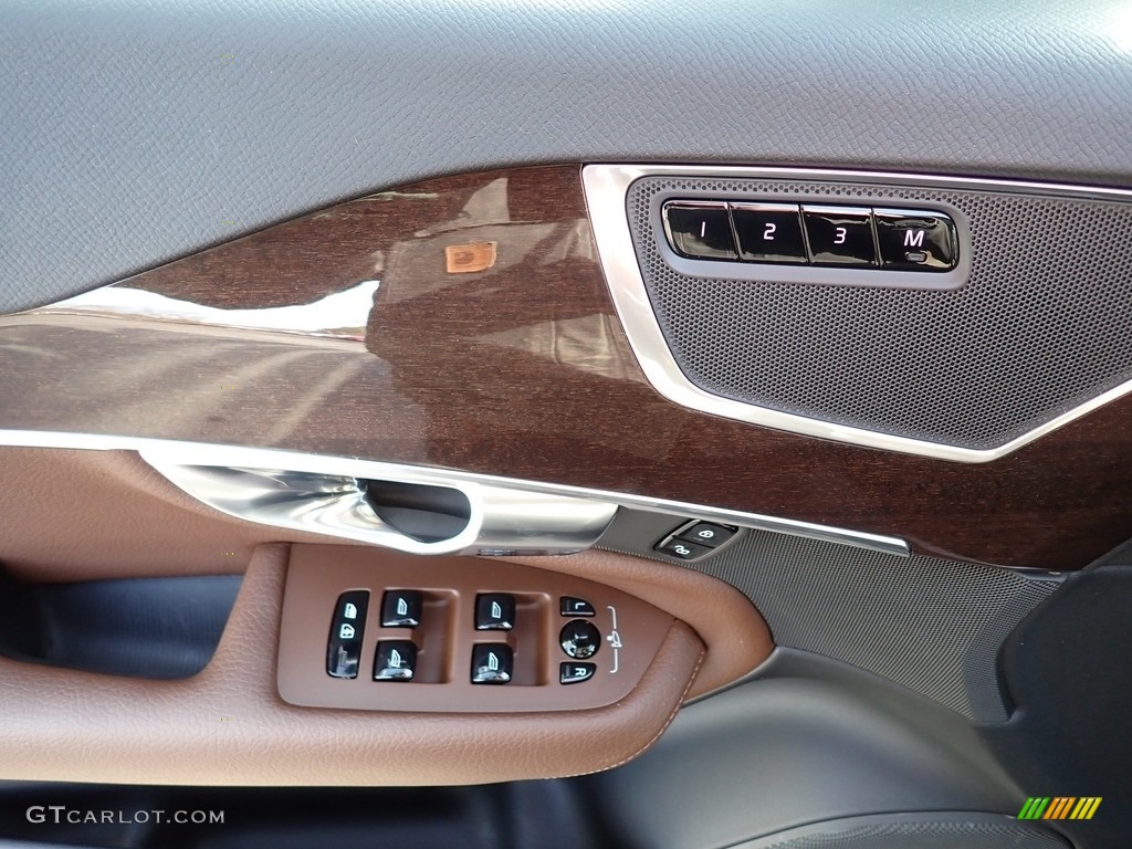 2019 Volvo XC90 T6 AWD Momentum Door Panel Photos