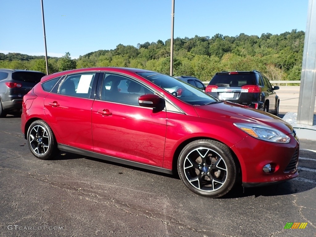 2014 Focus SE Hatchback - Ruby Red / Charcoal Black photo #4