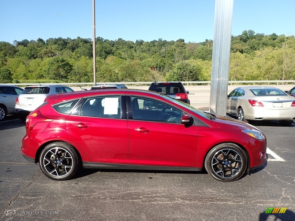 2014 Focus SE Hatchback - Ruby Red / Charcoal Black photo #5