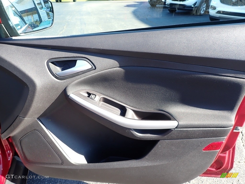 2014 Focus SE Hatchback - Ruby Red / Charcoal Black photo #7