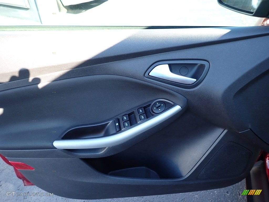 2014 Focus SE Hatchback - Ruby Red / Charcoal Black photo #21
