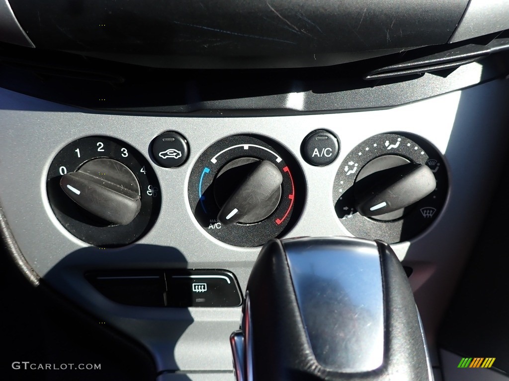 2014 Focus SE Hatchback - Ruby Red / Charcoal Black photo #26