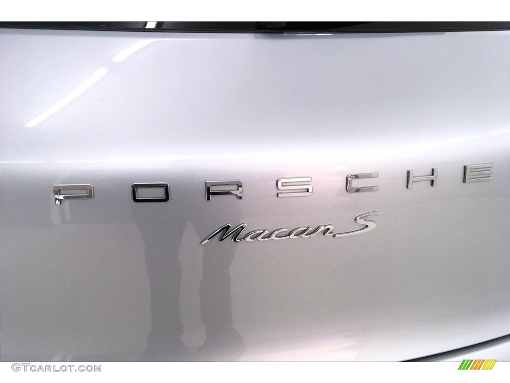2015 Porsche Macan S Marks and Logos Photo #139291899